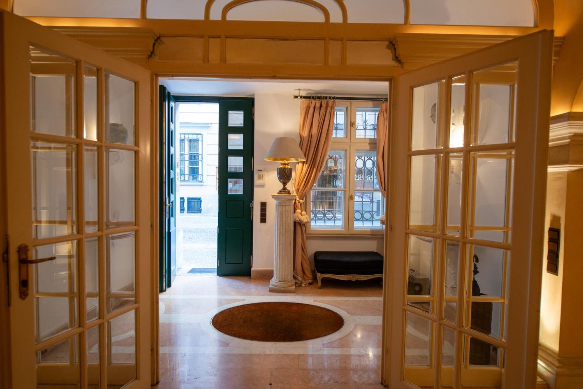 Zum Blauen Karpfen Apartment Viena Exterior foto